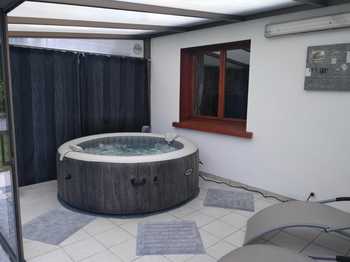 Gite De La Souche Avec Jacuzzi Doudeauville Eksteriør billede